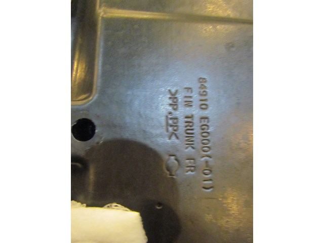 2006 Infiniti M35 Trunk Moulding w/Pass Through Access 