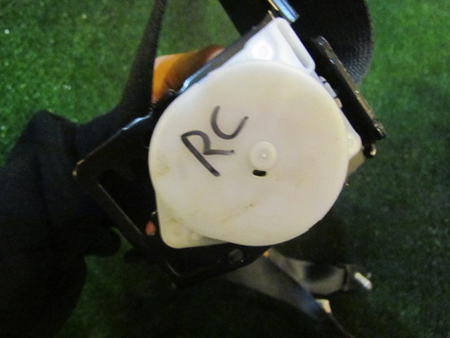 2006 Infiniti M35 Rear Center Seat Belt & Buckle