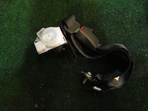 2006 Infiniti M35 Rear Center Seat Belt & Buckle