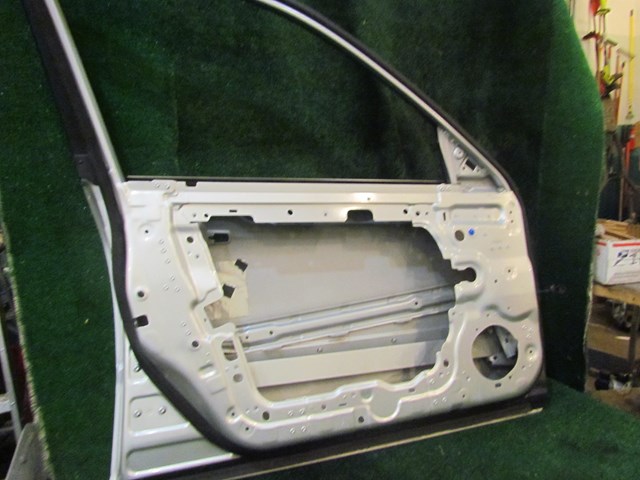 2006 Infiniti M35 Front LH Driver Door Shell