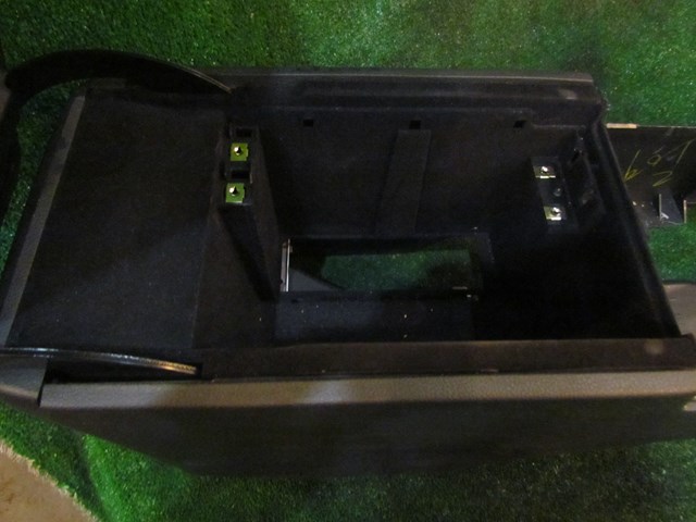 2006 Infiniti M35 Center Console- NICE