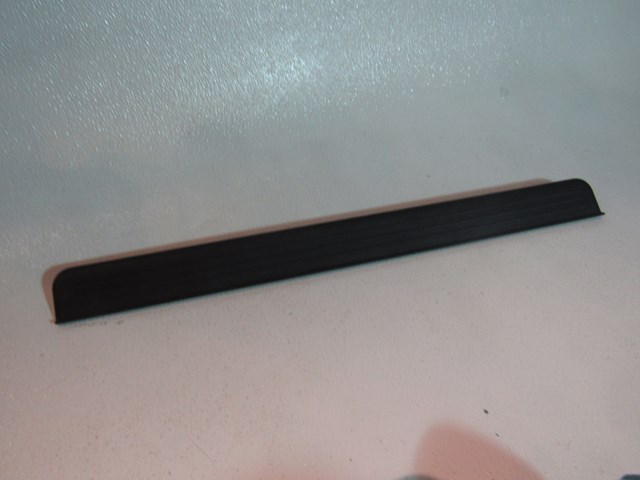 2006 Infiniti M35 Front RH Passenger Door Sill Kick 769B0 EG000