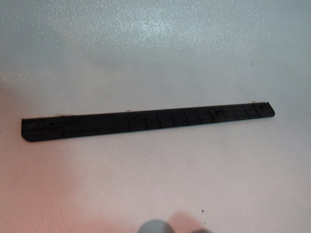 2006 Infiniti M35 Front RH Passenger Door Sill Kick 769B0 EG000