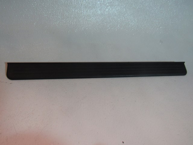 2006 Infiniti M35 Front RH Passenger Door Sill Kick 769B0 EG000