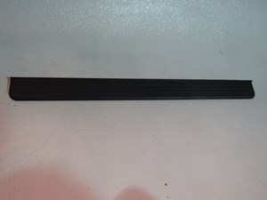 2006 Infiniti M35 Front RH Passenger Door Sill Kick 769B0 EG000