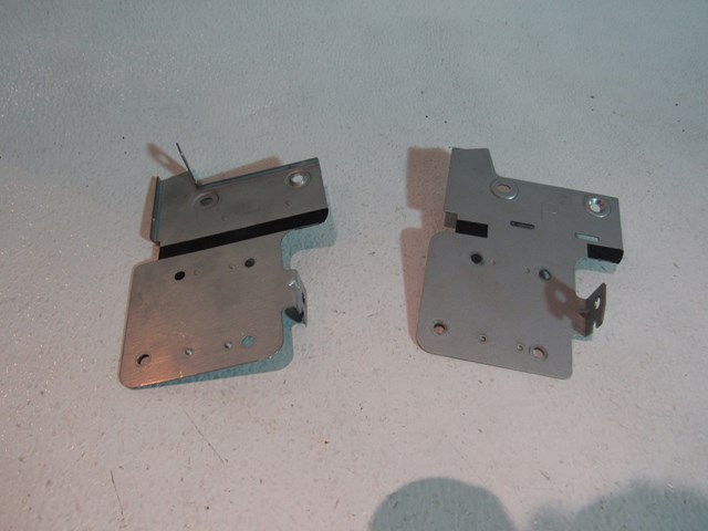 2006 Infiniti M35 Radio Bracket Set