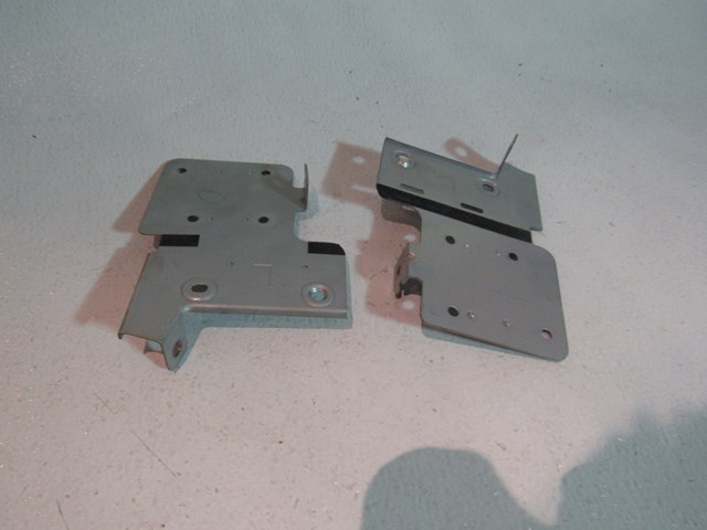 2006 Infiniti M35 Radio Bracket Set