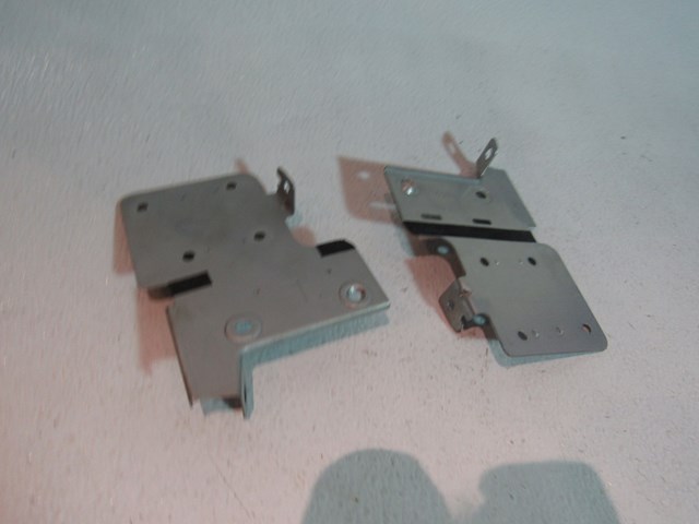 2006 Infiniti M35 Radio Bracket Set