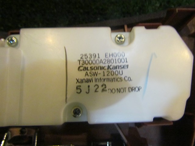 2006 Infiniti M35 Dash Trim Lower Radio Controls & Clock 