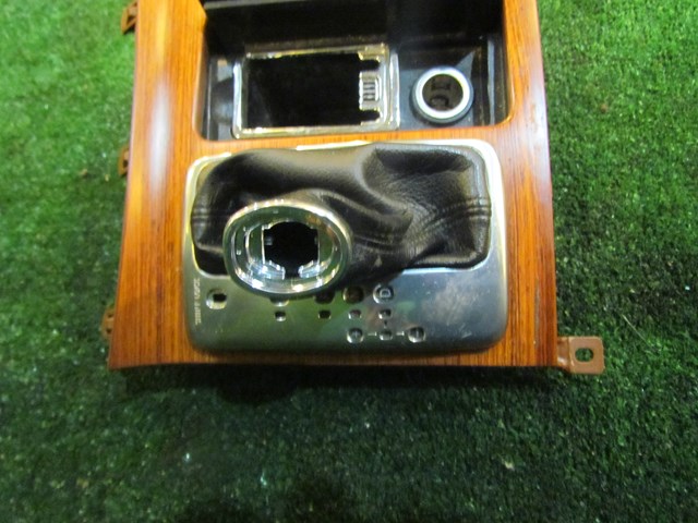 2006 Infiniti M35 A/T Shifter Wood Grain Trim w/Ashtray