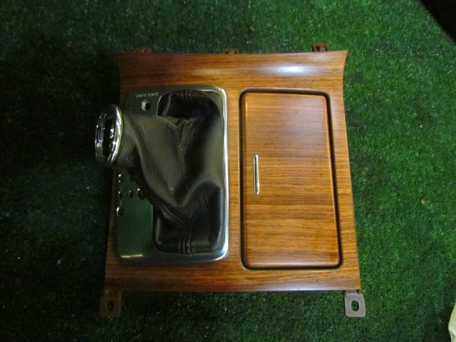 2006 Infiniti M35 A/T Shifter Wood Grain Trim w/Ashtray