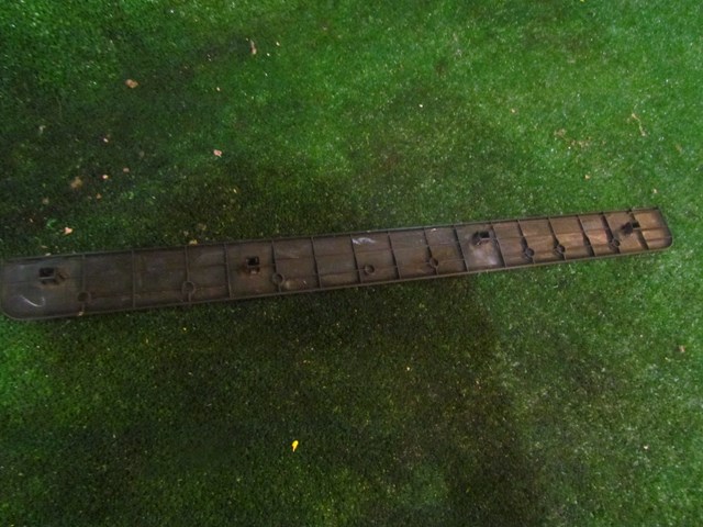 2006 Infiniti M35 Front LH Driver Door Sill Scuff Plate