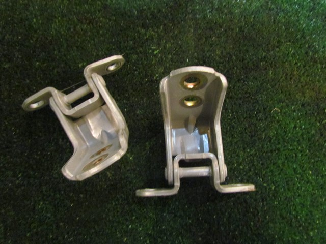 2006 Infiniti M35 Front LH Driver Door HInges