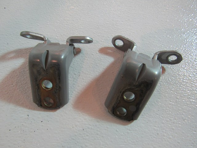 2006 Infiniti M35 Front RH Passenger Door Hinges