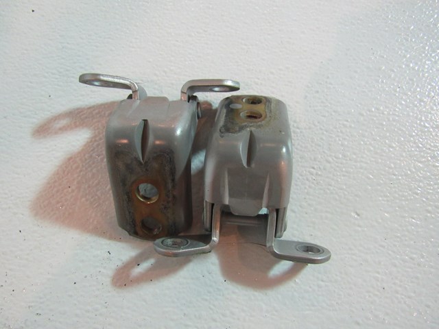 2006 Infiniti M35 Front RH Passenger Door Hinges