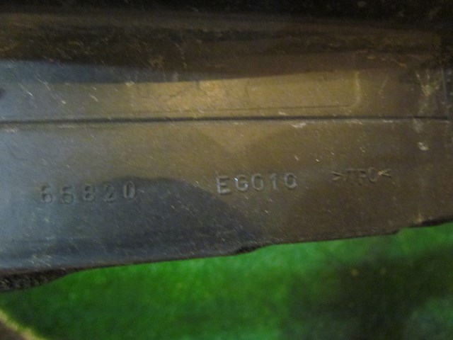 2006 Infiniti M35 RH Hood Seal 66820 EG010