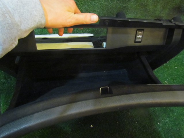 2006 Infiniti M35 Glove Box 68520 EH100