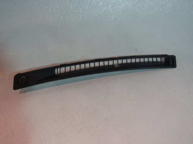 2006 Infiniti M35 LH Driver Dash Defrost Vent.