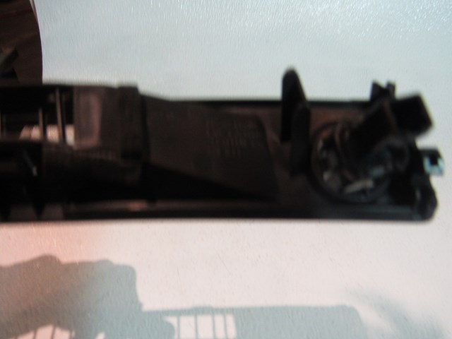 2006 Infiniti M35 LH Driver Dash Defrost Vent.