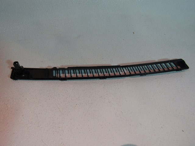 2006 Infiniti M35 LH Driver Dash Defrost Vent.