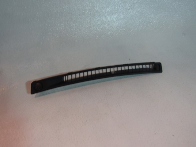 2006 Infiniti M35 LH Driver Dash Defrost Vent.