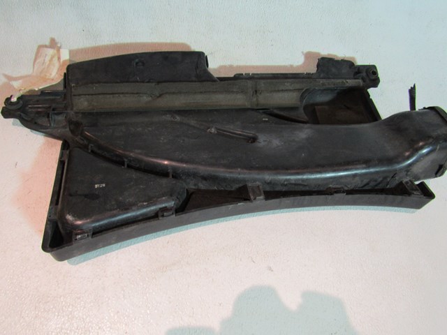 2006 2007Infiniti M35 Front Air Intake Cleaner Duct