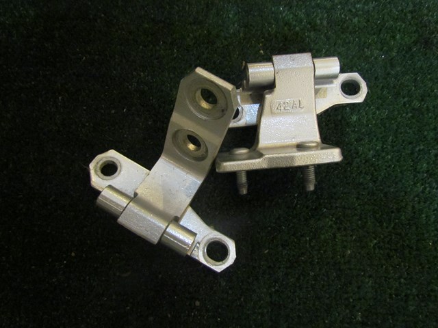 2006 Infiniti M35 Rear LH Driver Door Hinges