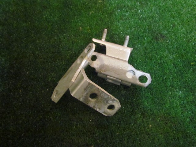 2006 Infiniti M35 Rear LH Driver Door Hinges