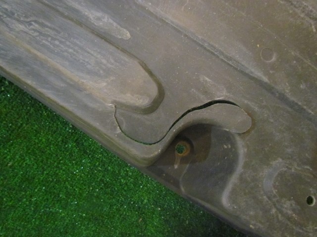 2006 Infiniti M35 Rear Under Body Splash Shield-Crack