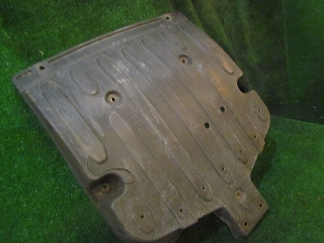 2006 Infiniti M35 Rear Under Body Splash Shield-Crack