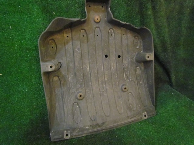 2006 Infiniti M35 Rear Under Body Splash Shield-Crack