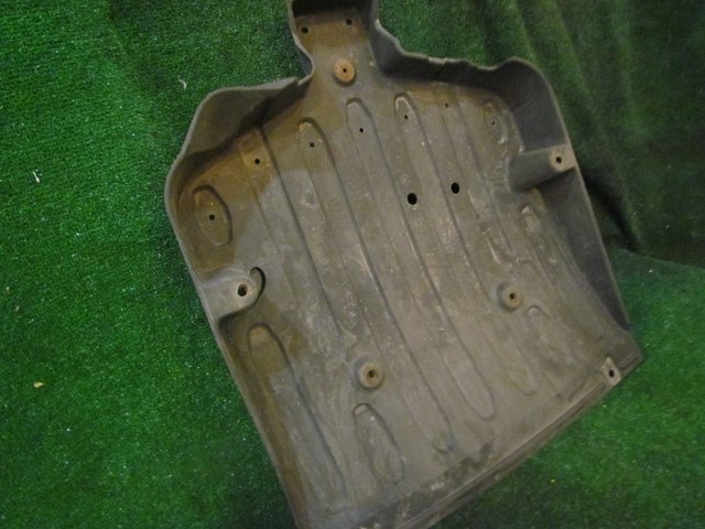 2006 Infiniti M35 Rear Under Body Splash Shield-Crack