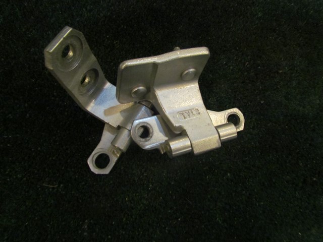 2006 Infiniti M35 Rear RH Passenger Door Hinges