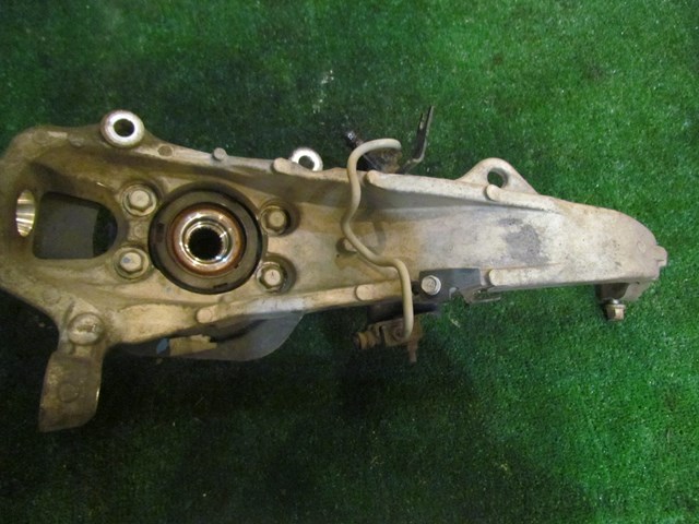 2006 Infiniti M35x RH Passenger Front Spindle