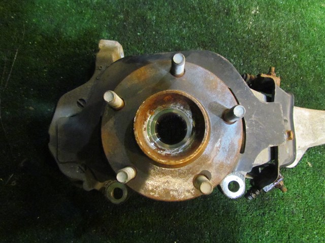 2006 Infiniti M35x RH Passenger Front Spindle