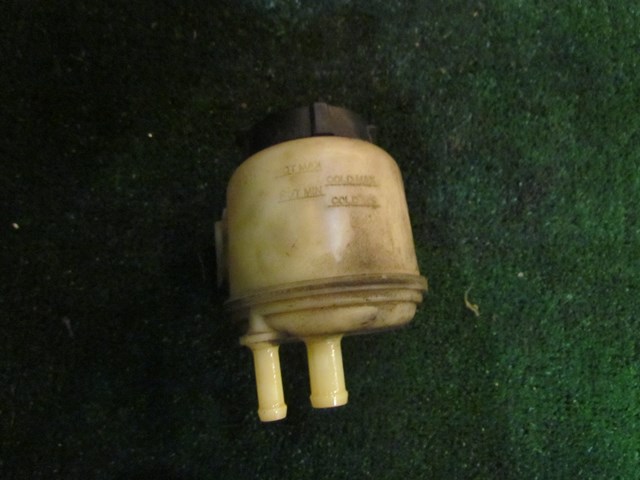 2006 Infiniti M35 Power Steeering Fluid Reservoir