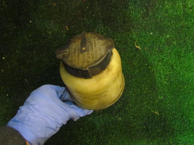 2006 Infiniti M35 Power Steeering Fluid Reservoir