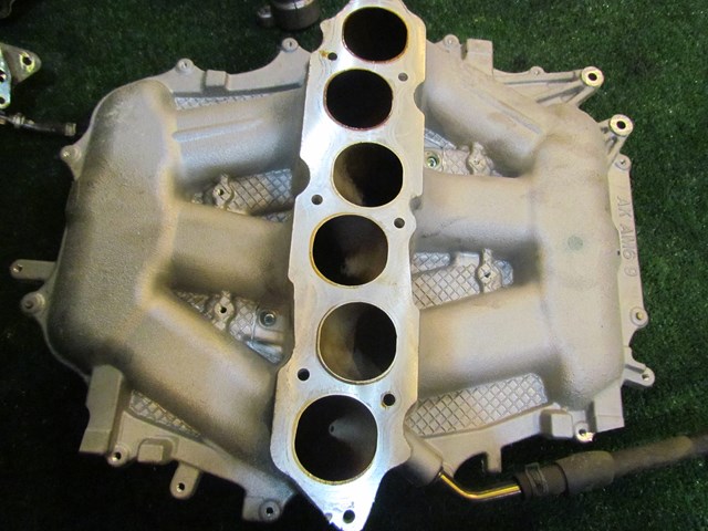 2006 Infiniti M35 Intake Manifold Lower Plenum Plate
