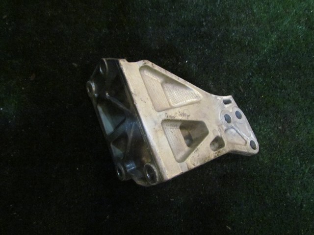 2006 Infiniti M35 Front RH Passenger Engine Mount