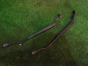 2002 Lexus IS300 Windshield Wiper Arms