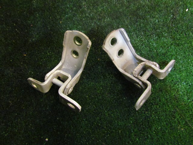 2002 Lexus IS300 Front RH Passenger Door Hinges