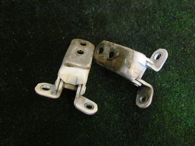 2002 Lexus IS300 Front RH Passenger Door Hinges