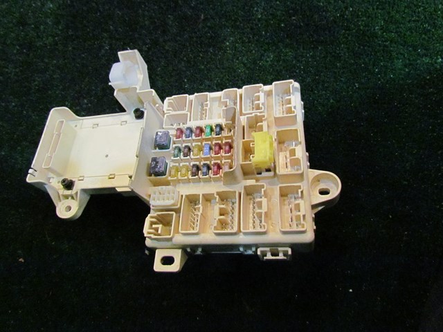 2002 Lexus IS300 Fuse Box