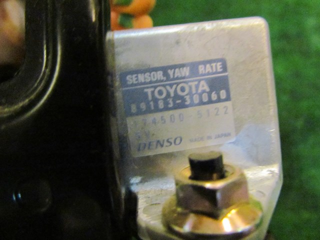 2002 Lexus IS300 Yaw Rate Sensor w/Bracket 89183 30060