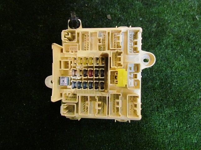 2002 Lexus IS300 RH Passenger Fuse Box