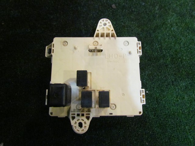 2002 Lexus IS300 RH Passenger Fuse Box