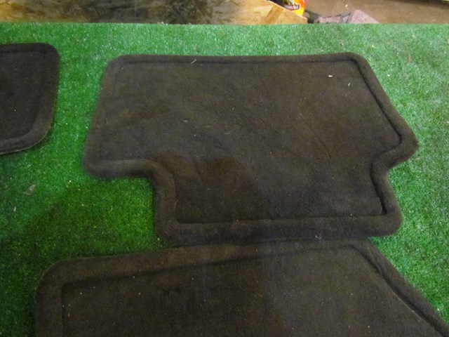 2002 Lexus IS300 Floor Mat Set 