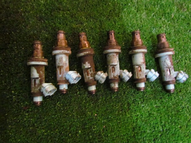 2002 Lexus IS300 Fuel Injector Set of 6