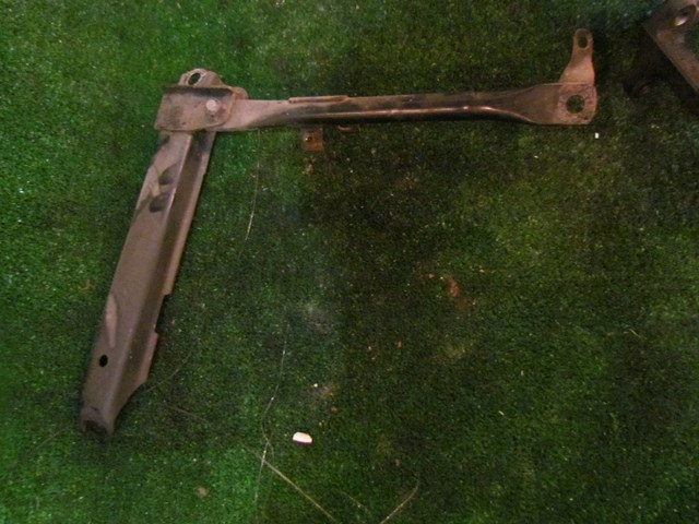 2002 Lexus IS300 Lower Intake Manifold Support