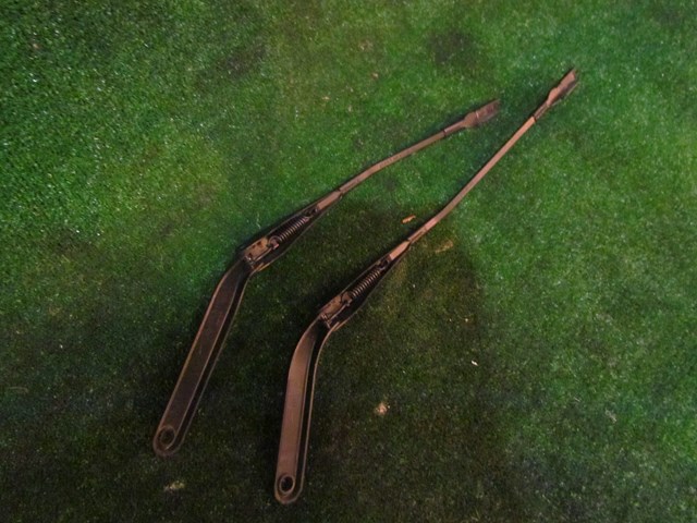 2013 BMW 128i Convertible Wiper Arm Set